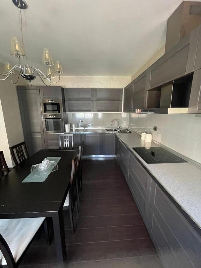Luxury Apartment City Centre Тирана Екстер'єр фото