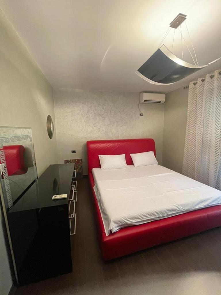 Luxury Apartment City Centre Тирана Екстер'єр фото