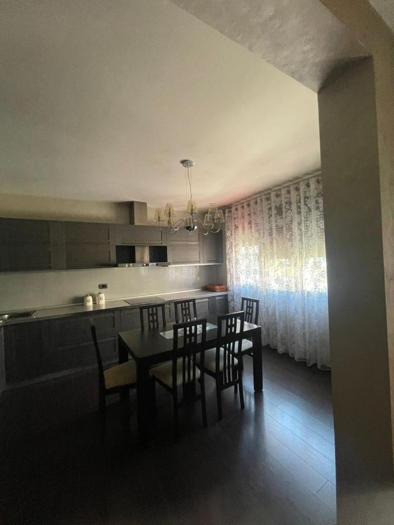 Luxury Apartment City Centre Тирана Екстер'єр фото